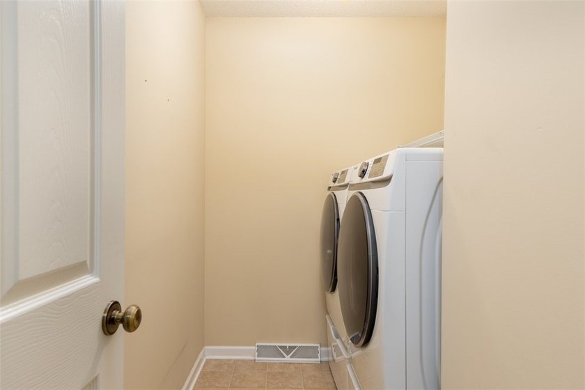 Welcome to this inviting low-maintenance 2 bedroom, 2 bath patio - photo 17