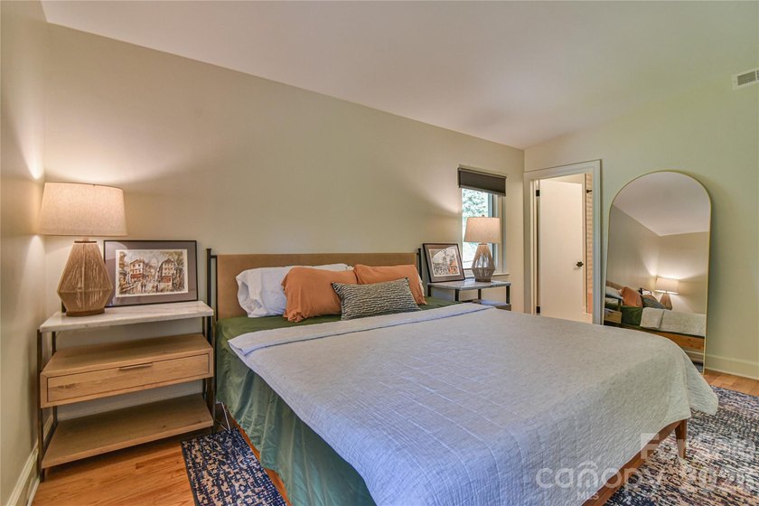 Welcome to this exceptional 5-bedroom, 4-bathroom home located - photo 17