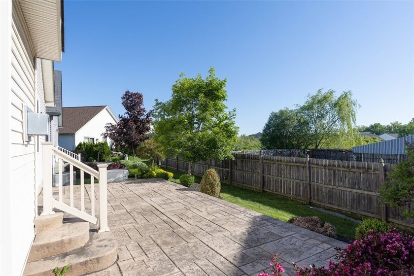 Welcome to this inviting low-maintenance 2 bedroom, 2 bath patio - photo 19