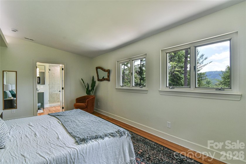 Welcome to this exceptional 5-bedroom, 4-bathroom home located - photo 22