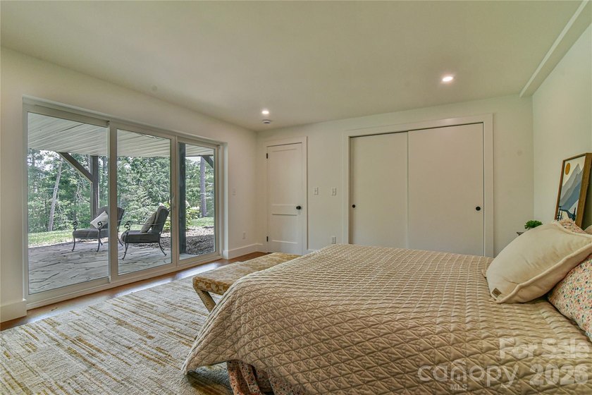Welcome to this exceptional 5-bedroom, 4-bathroom home located - photo 26