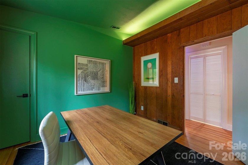 Welcome to this exceptional 5-bedroom, 4-bathroom home located - photo 27