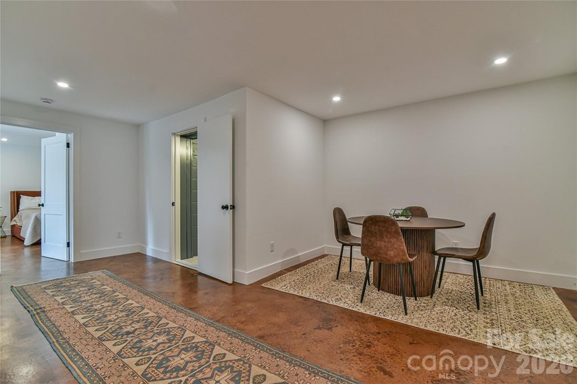 Welcome to this exceptional 5-bedroom, 4-bathroom home located - photo 31
