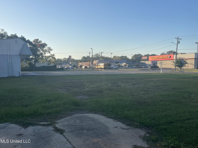 Commercial lot cleared for your business. Access from Old Mobile - photo 2