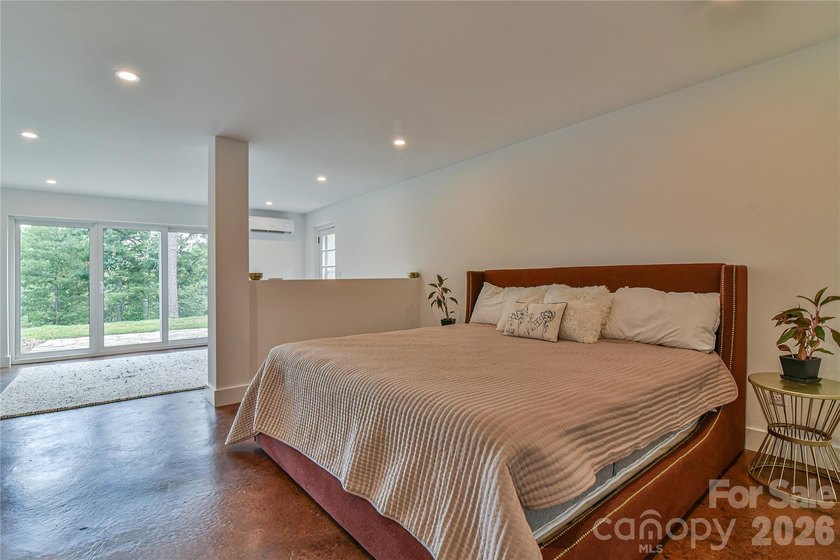 Welcome to this exceptional 5-bedroom, 4-bathroom home located - photo 33