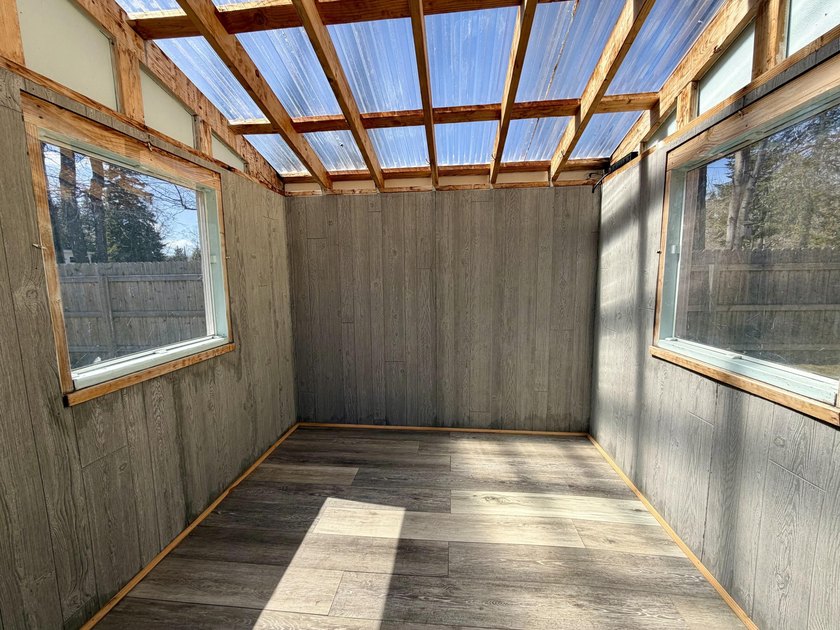 Beautifully remodeled Mackinaw City home just a short walk to - photo 33