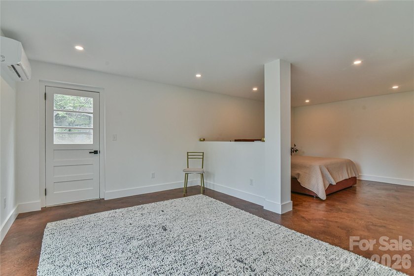Welcome to this exceptional 5-bedroom, 4-bathroom home located - photo 34