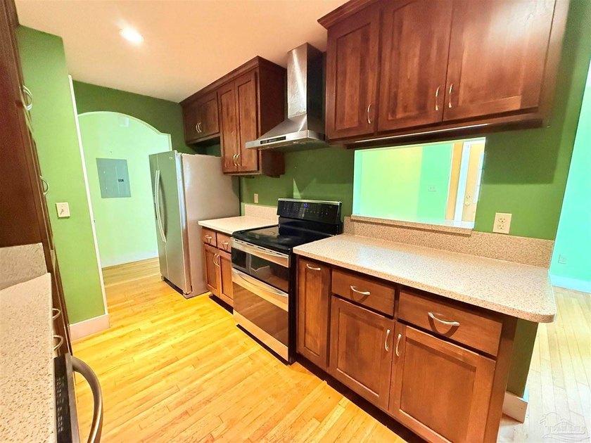 Welcome to this beautifully maintained brick home offering - photo 5