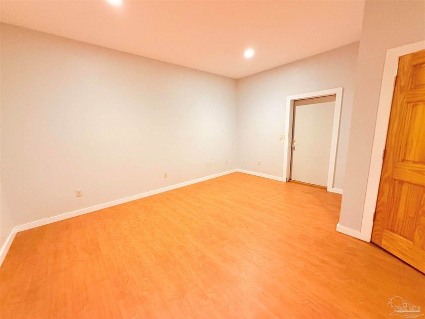 Welcome to this beautifully maintained brick home offering - photo 7