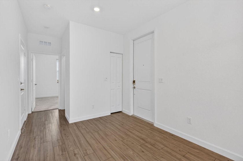 GORGEOUS CORNER UNIT W/ OPEN FLOOR PLAN &amp; PLENTY OF WINDOWS - photo 11