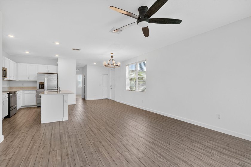 GORGEOUS CORNER UNIT W/ OPEN FLOOR PLAN &amp; PLENTY OF WINDOWS - photo 12
