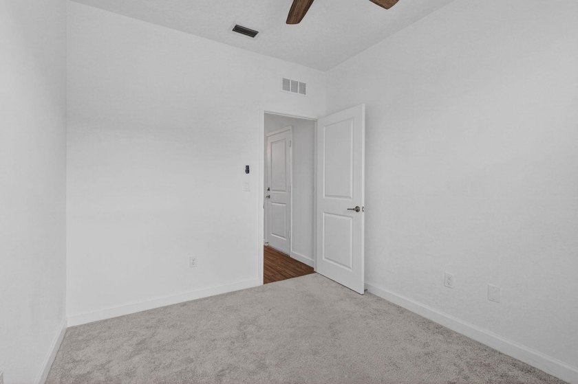 GORGEOUS CORNER UNIT W/ OPEN FLOOR PLAN &amp; PLENTY OF WINDOWS - photo 22