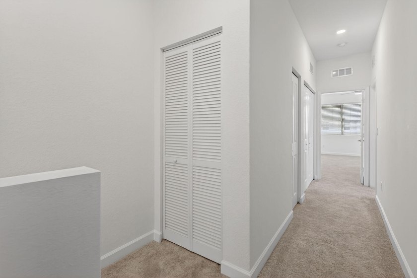 GORGEOUS CORNER UNIT W/ OPEN FLOOR PLAN &amp; PLENTY OF WINDOWS - photo 25