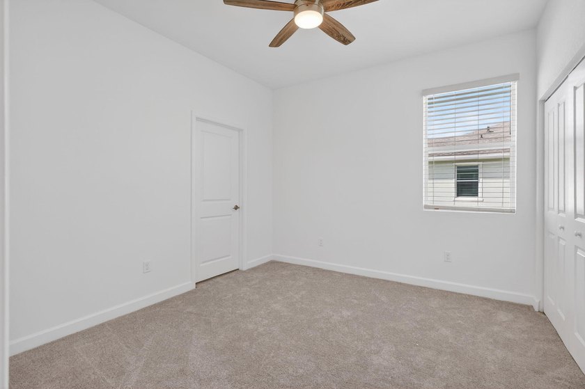GORGEOUS CORNER UNIT W/ OPEN FLOOR PLAN &amp; PLENTY OF WINDOWS - photo 36