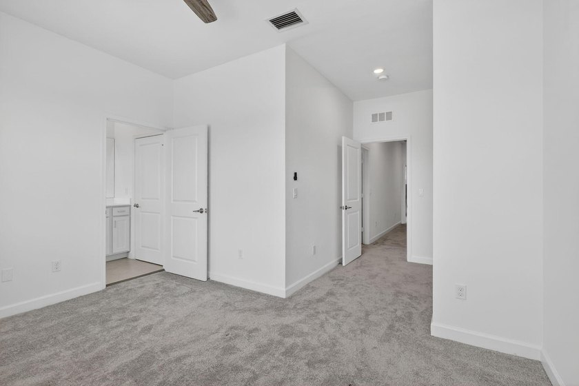 GORGEOUS CORNER UNIT W/ OPEN FLOOR PLAN &amp; PLENTY OF WINDOWS - photo 38