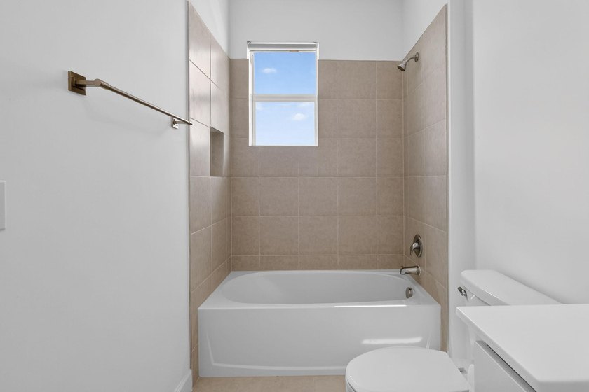GORGEOUS CORNER UNIT W/ OPEN FLOOR PLAN &amp; PLENTY OF WINDOWS - photo 40