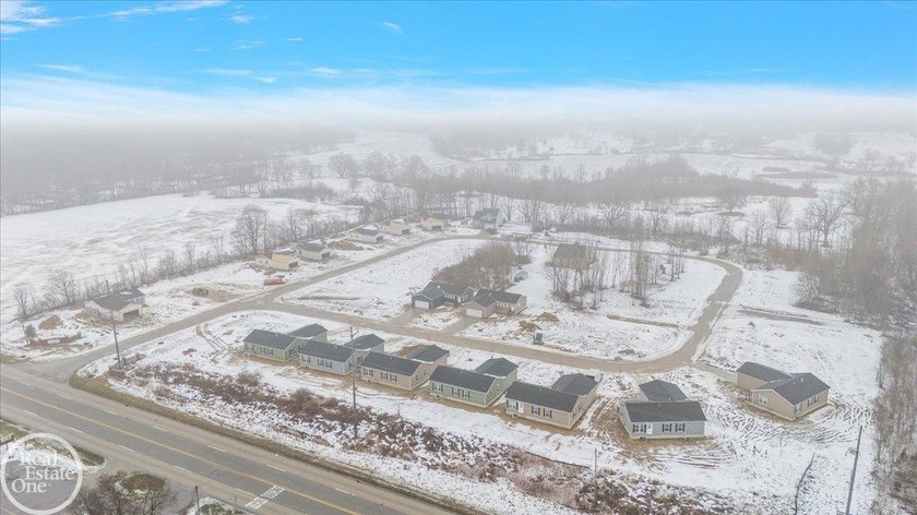 Fully developed site condominium in a great area with the - photo 10