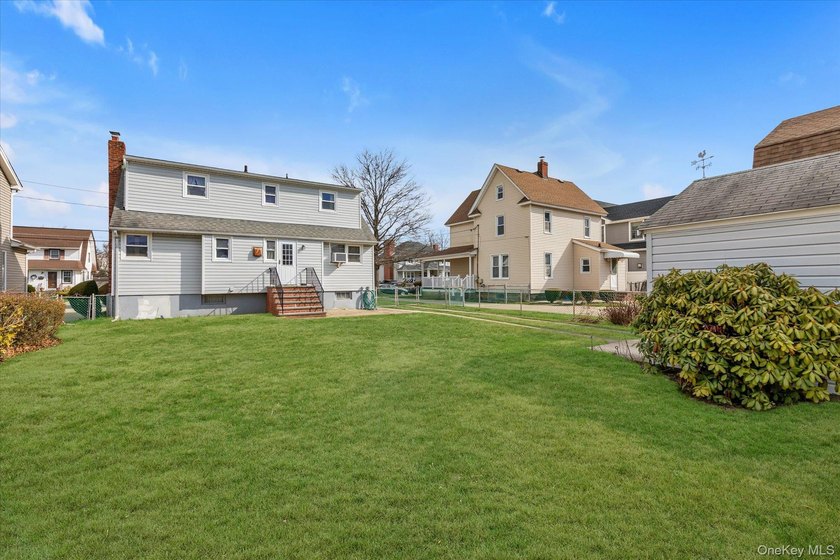 Unlock the potential of this solid 4-bedroom, 2-bathroom Cape! - photo 15