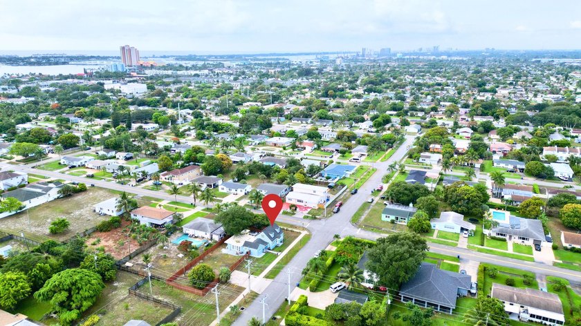 Completely remodeled inside and out-move-in ready! This - photo 7