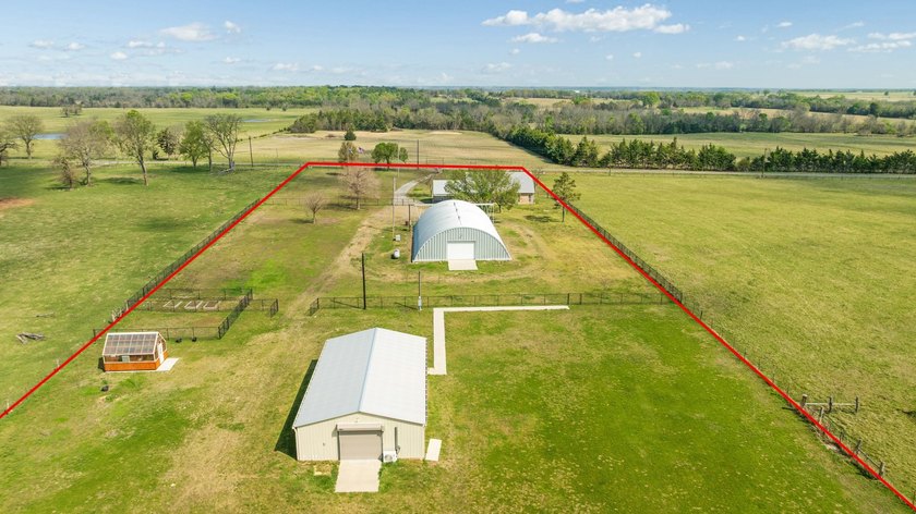 Welcome to the move-in ready HOBBY FARM located just north of - photo 39