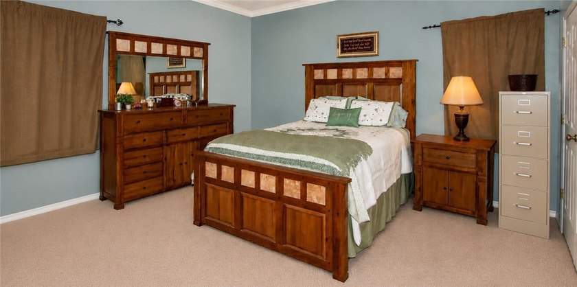 Welcome home to this beautifully maintained 3-bedroom, 2-bath - photo 14