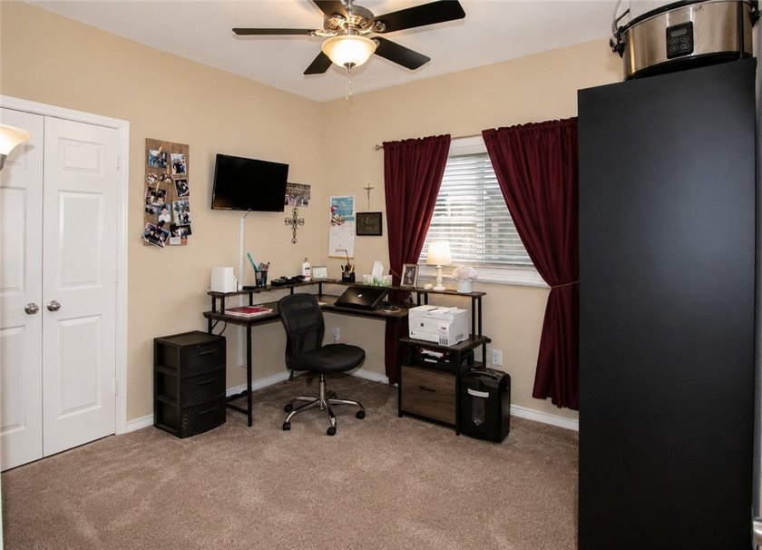 Welcome home to this beautifully maintained 3-bedroom, 2-bath - photo 16