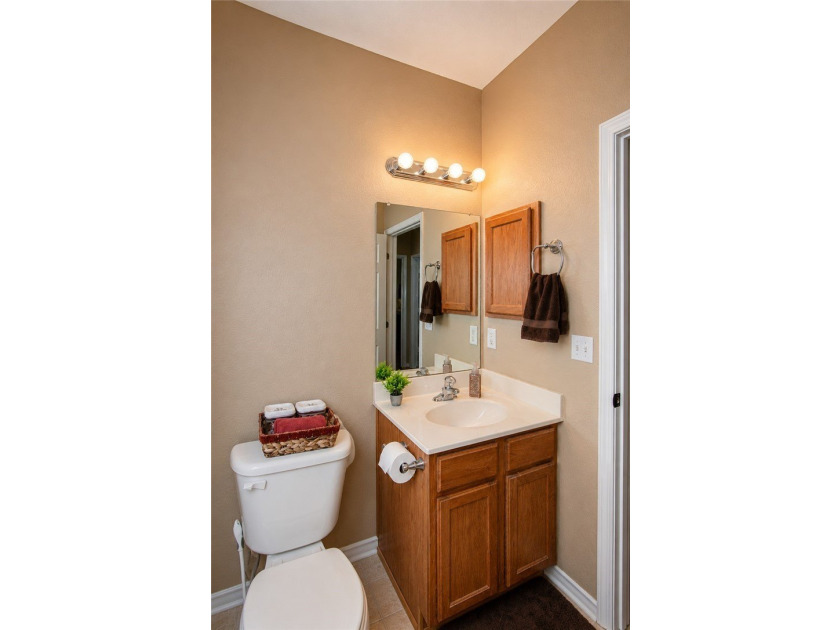 Welcome home to this beautifully maintained 3-bedroom, 2-bath - photo 20