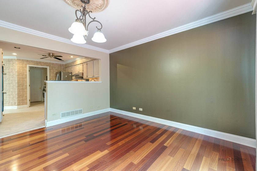 Welcome to one of the finest townhomes in the Schaumburg/Hoffman - photo 8