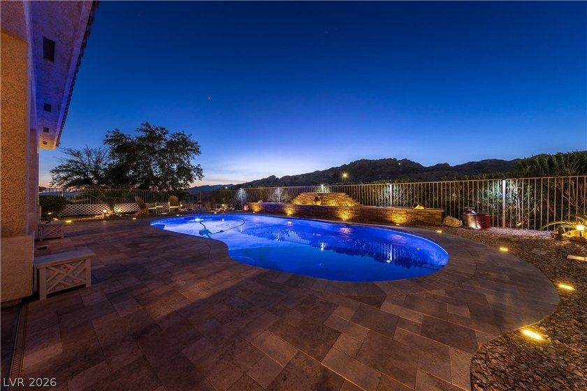 Discover the epitome of desert oasis living in this stunning 3 - photo 2
