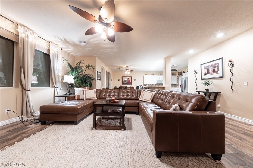 Discover the epitome of desert oasis living in this stunning 3 - photo 10