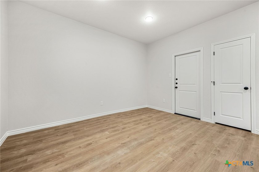 Welcome to this stunning brand-new duplex offering 3 spacious - photo 13