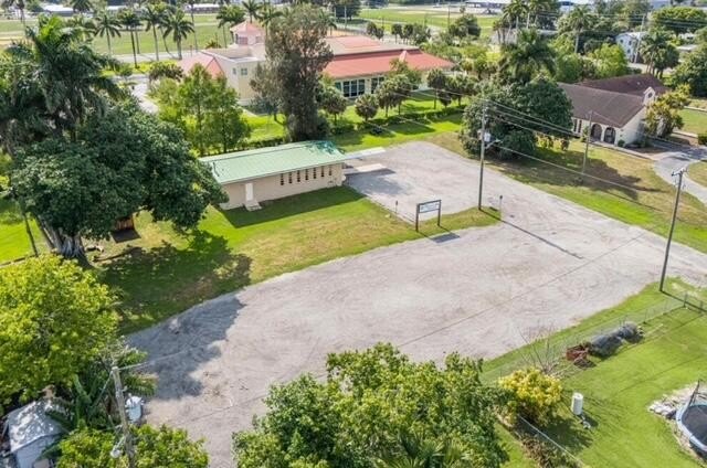 Versatile property with endless potential! Well maintained - photo 4