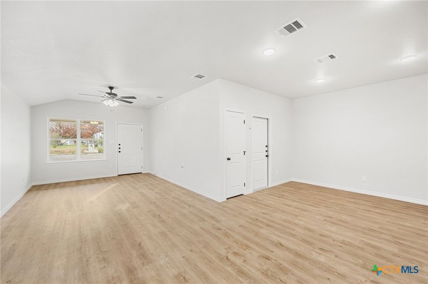 Welcome to this stunning brand-new duplex offering 3 spacious - photo 14