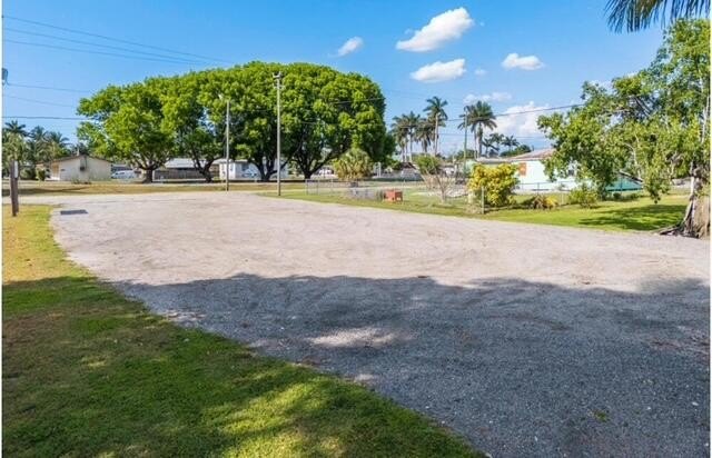 Versatile property with endless potential! Well maintained - photo 5