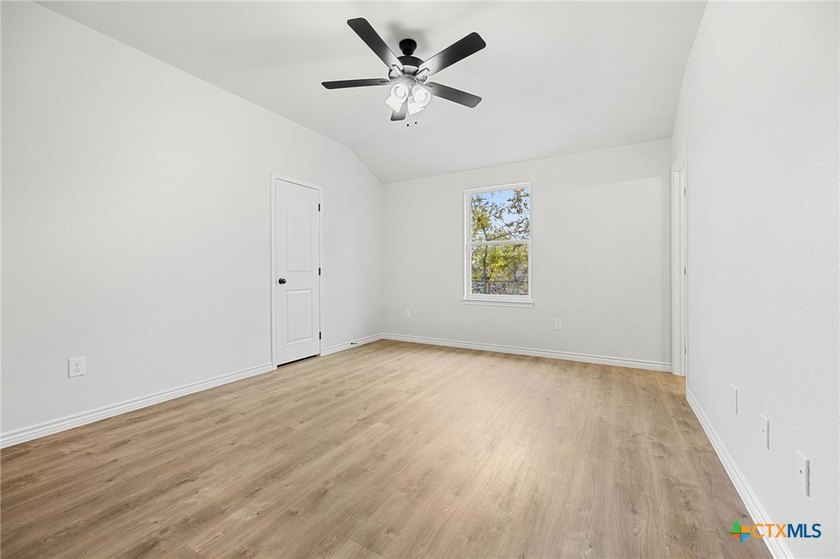 Welcome to this stunning brand-new duplex offering 3 spacious - photo 17