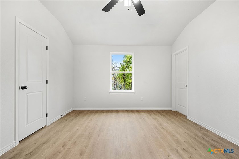 Welcome to this stunning brand-new duplex offering 3 spacious - photo 18