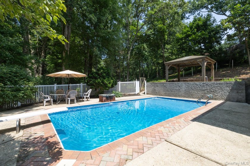 Beautifully updated Hi-Ranch on 1.5 private, park-like acres - photo 30