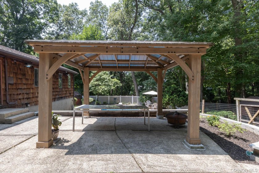 Beautifully updated Hi-Ranch on 1.5 private, park-like acres - photo 32
