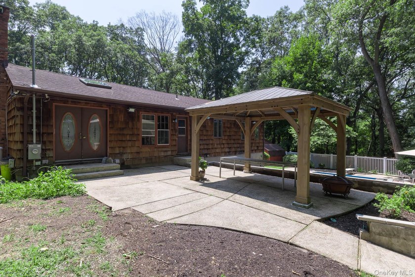 Beautifully updated Hi-Ranch on 1.5 private, park-like acres - photo 36