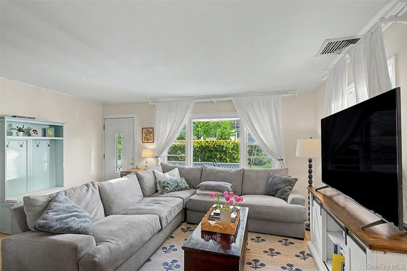 Welcome Home to this Charming 2 Bedroom, 1 Full Bath Ranch - photo 4