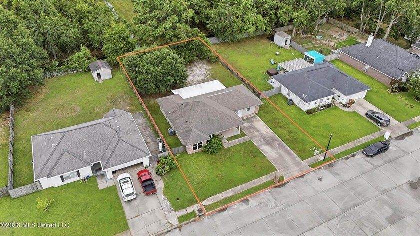 Welcome home to this well maintained 3-bedroom, 2-bathroom home - photo 4