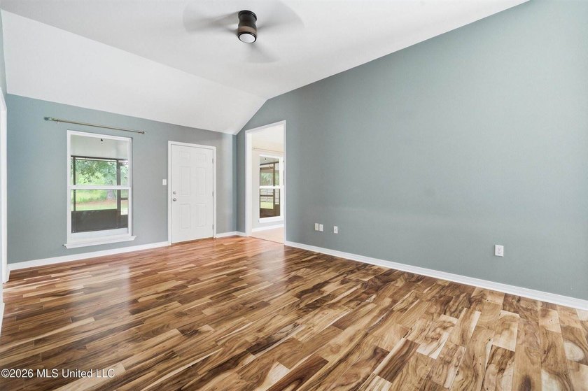 Welcome home to this well maintained 3-bedroom, 2-bathroom home - photo 5
