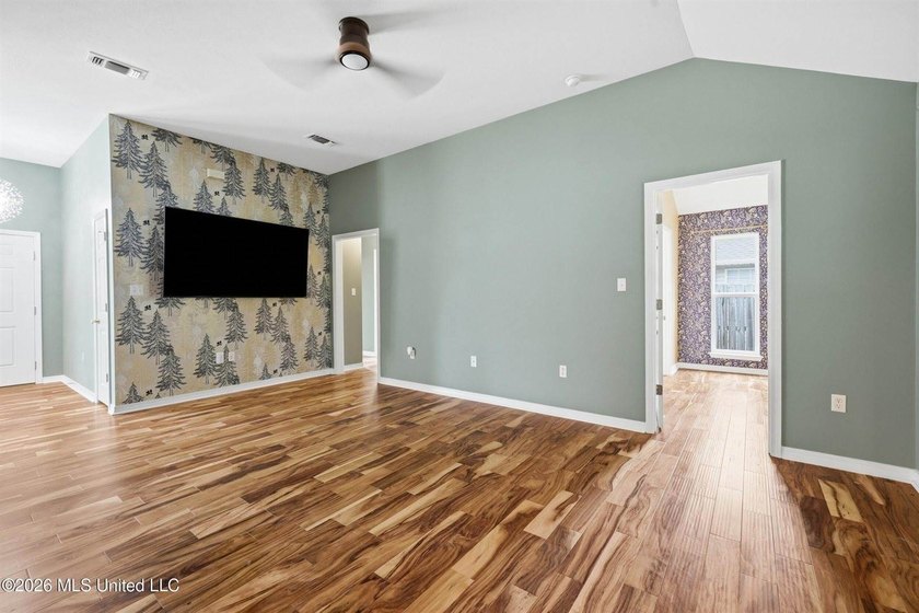 Welcome home to this well maintained 3-bedroom, 2-bathroom home - photo 9