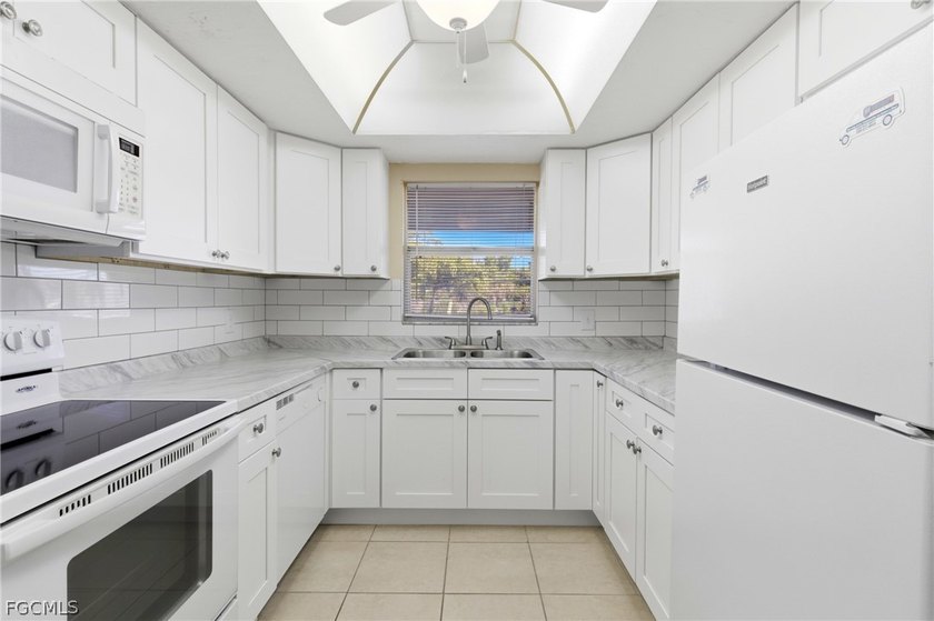 Just reduced! Great 2/2 gulf access condo Downtown Cape Coral - photo 14