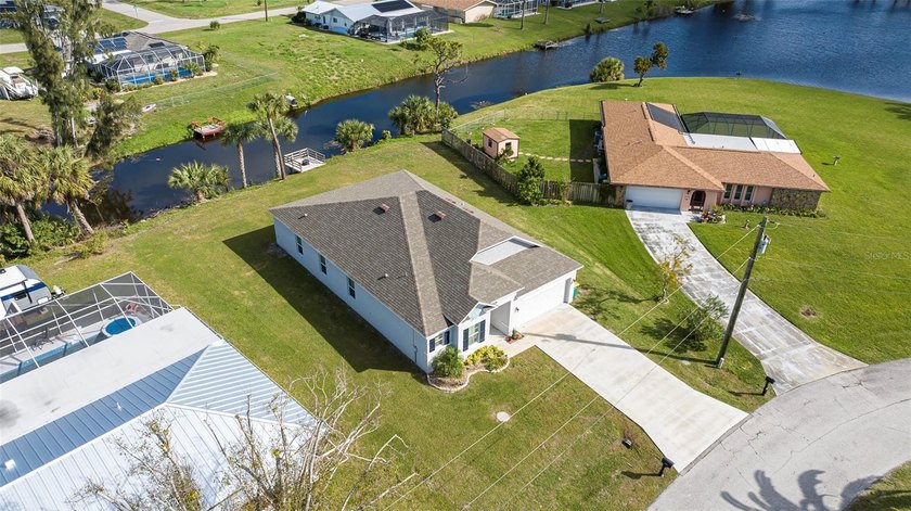 Virtually Staged. Virtually Staged. Exquisite Waterfront Living - photo 34