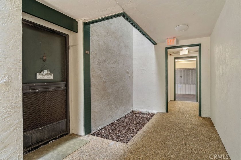 Welcome to this beautifully refreshed 1-bedroom, 1-bath - photo 2