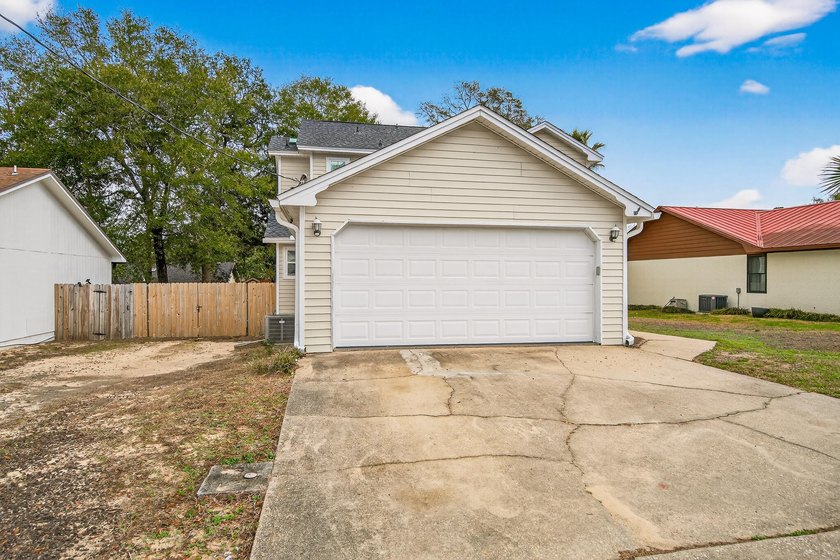 Located in the heart of Niceville, this well-maintained home - photo 5