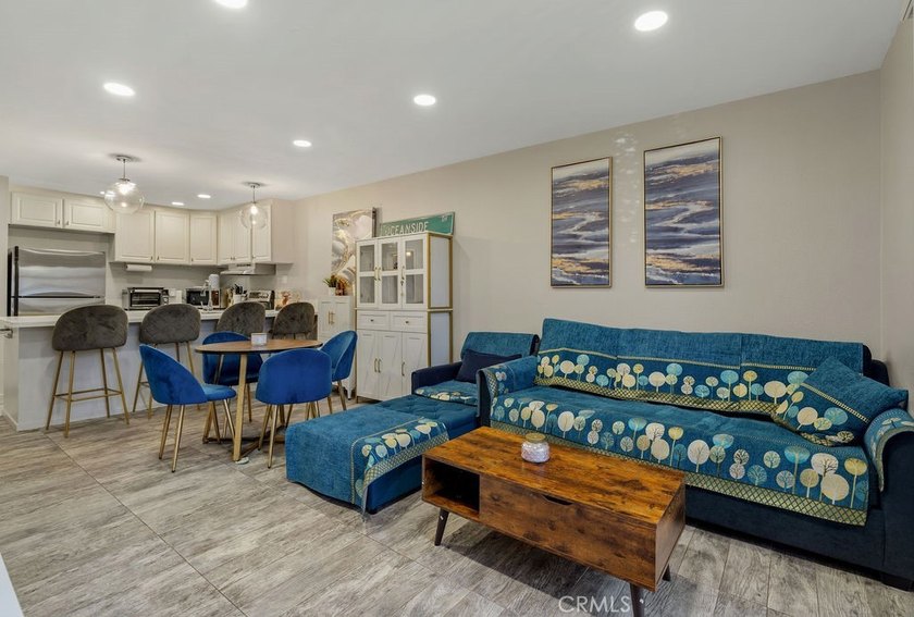 Welcome to this beautifully refreshed 1-bedroom, 1-bath - photo 6
