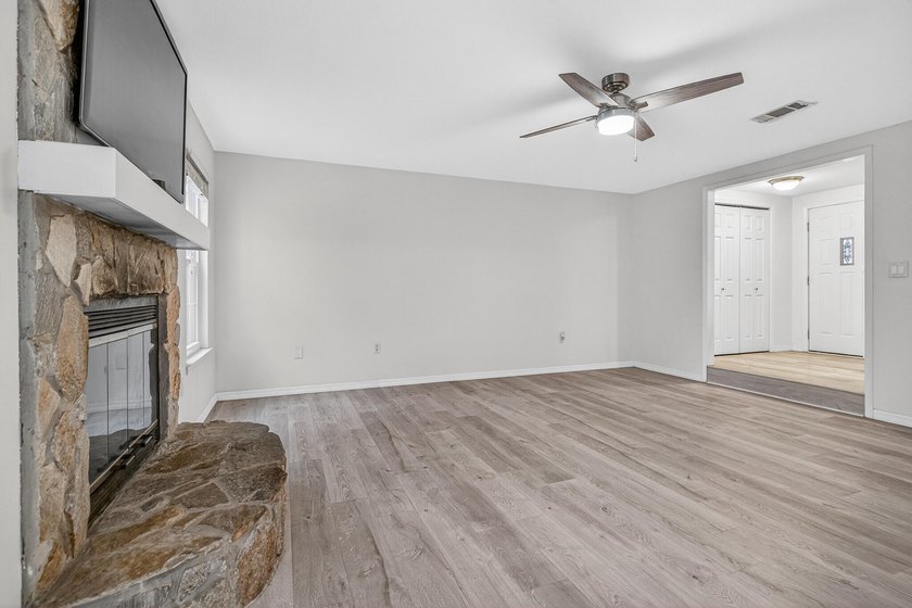 Located in the heart of Niceville, this well-maintained home - photo 7