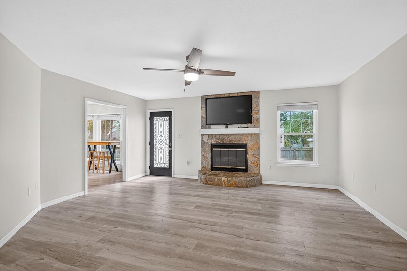 Located in the heart of Niceville, this well-maintained home - photo 10